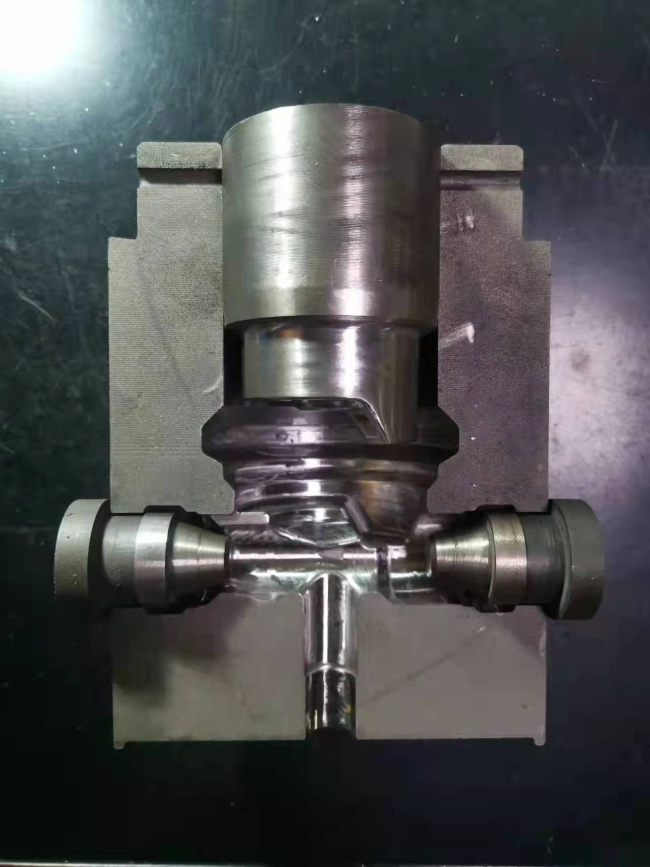 Professional Hot Forging Stamping Mold for Industrial Valve Caps Railway Parts Produce