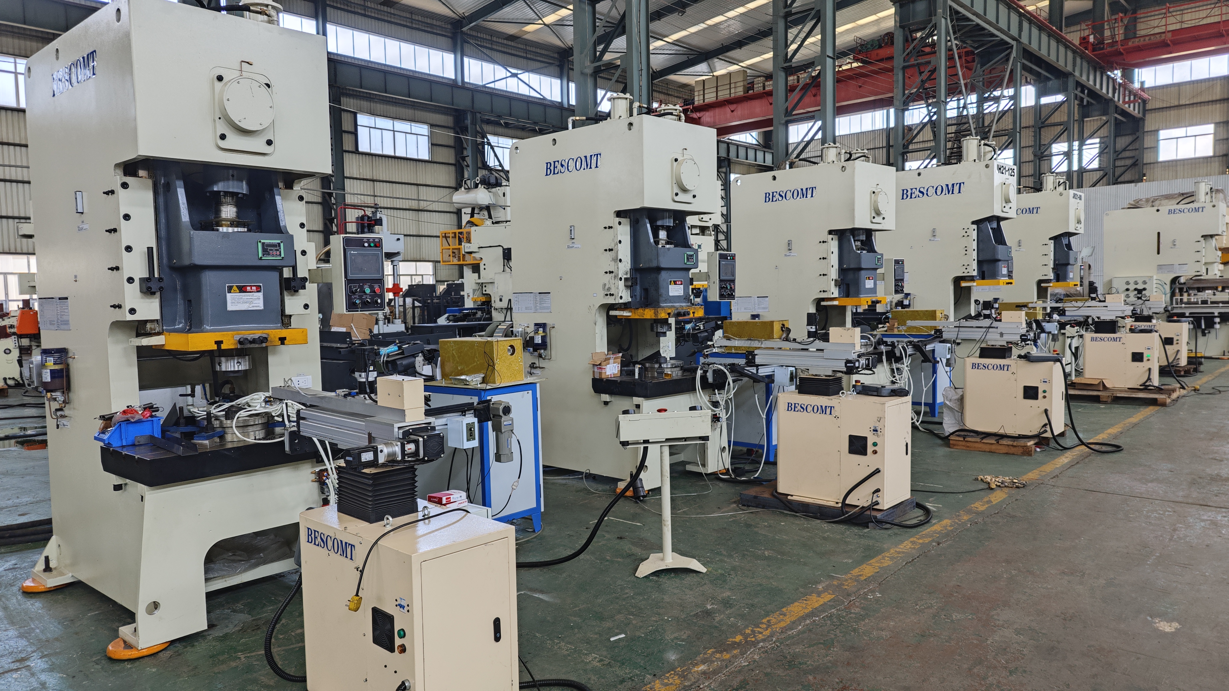 What are the advantages of hot stamping manipulators?